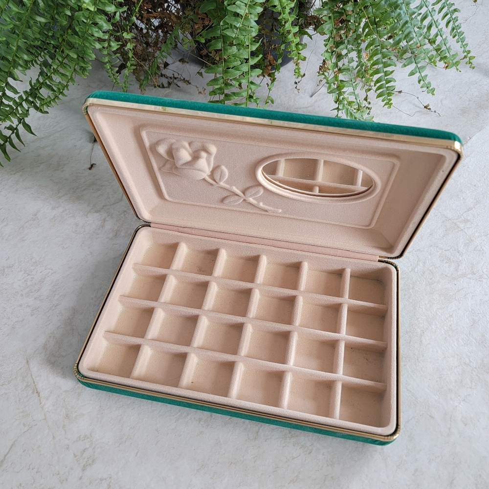 Vintage Green Velvet Jewelry Case / Box